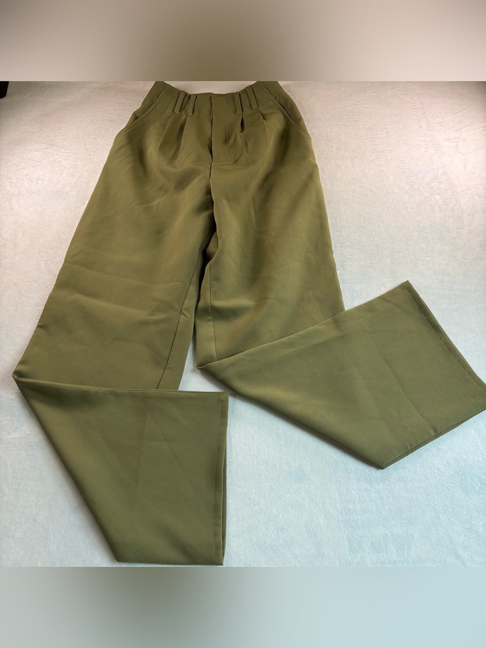 VENUS Olive Wide-Leg Men’s Chinos